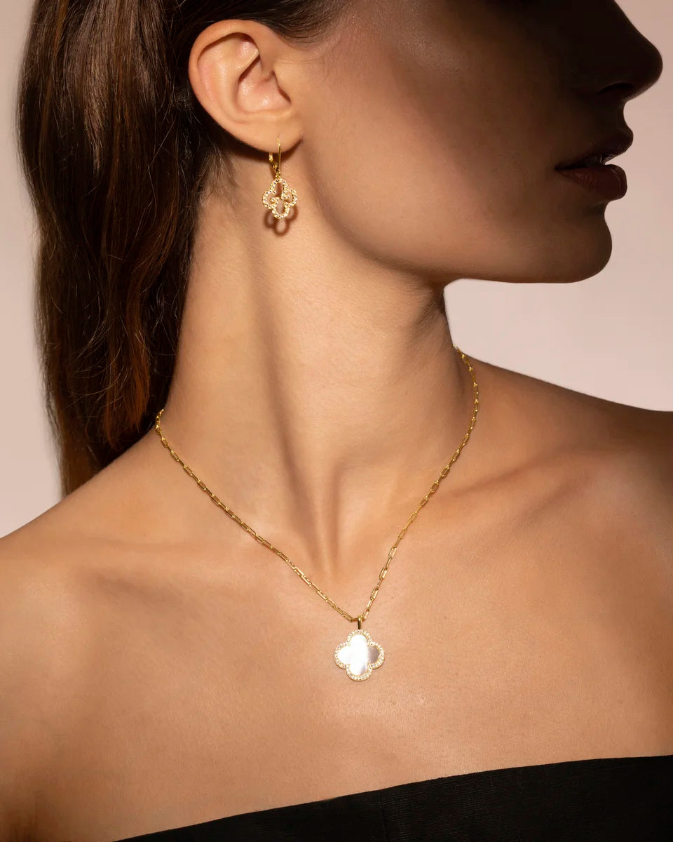 Collier Trèfle en Nacre et Argent Doré – Élégance & Raffinement