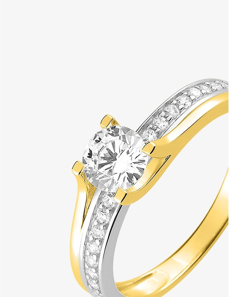 Bague fantaisie solitaire accompagnée en or jaune 750 ‰, rhodium et pavage d’oxydes de zirconium