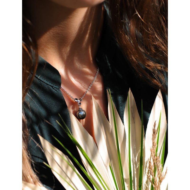 Collier Flore Femme en Argent Rhodié, Perle de Tahiti et Diamant – Iza-B